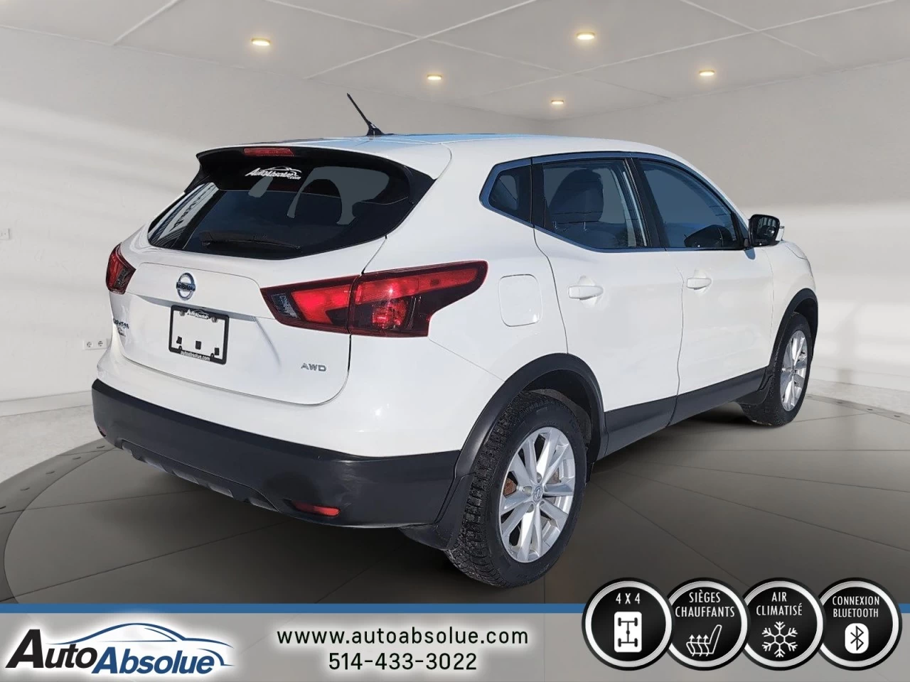 2017 Nissan Qashqai S + AWD Main Image